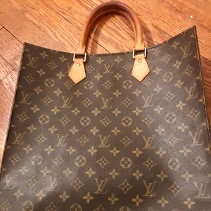 Authentic 🕵️‍♀️ Louis Vuitton Sac Plat - Classic